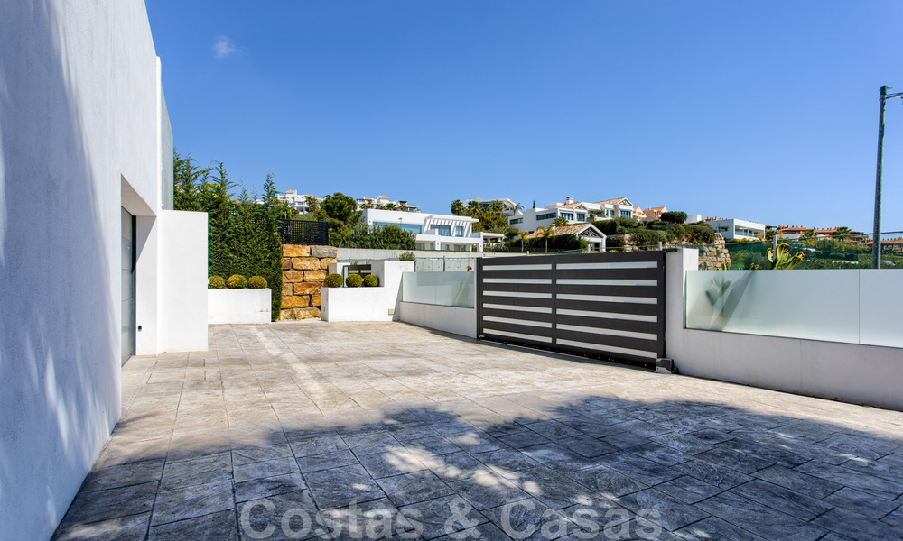 Ready to move in new modern luxury villa for sale, located directly on the golf course in Marbella - Benahavis 35407