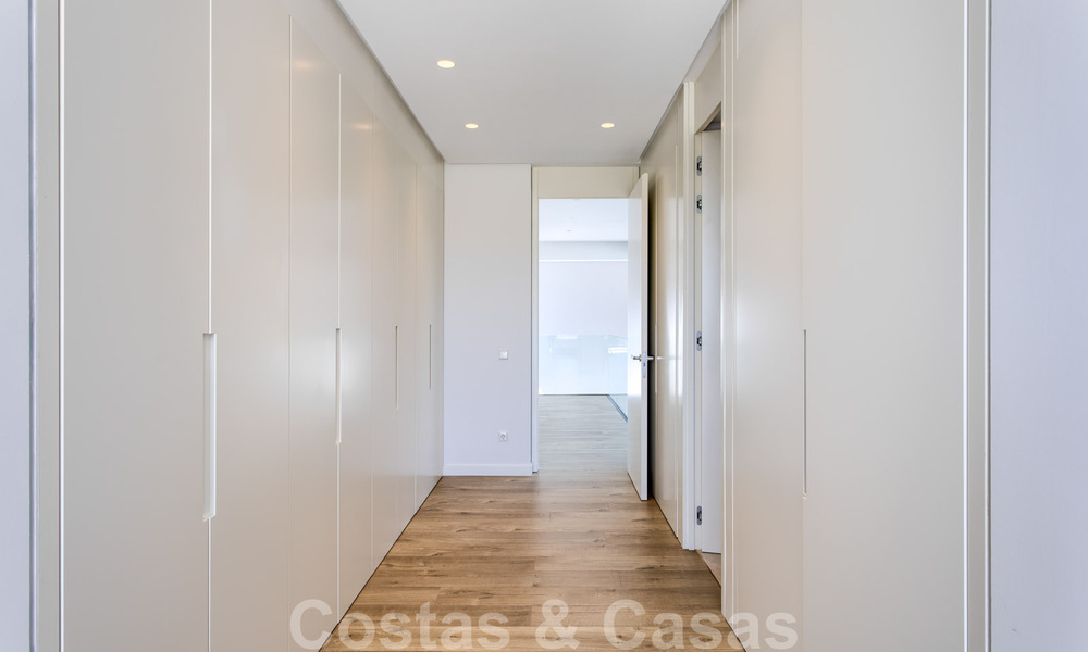 Ready to move in new modern luxury villa for sale, located directly on the golf course in Marbella - Benahavis 35413