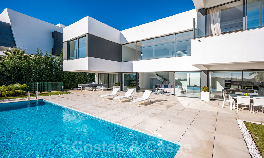 Ready to move in new luxury villa for sale, designed under a symmetrical architecture with modern lines, with golf and sea views in Marbella - Benahavis 36568