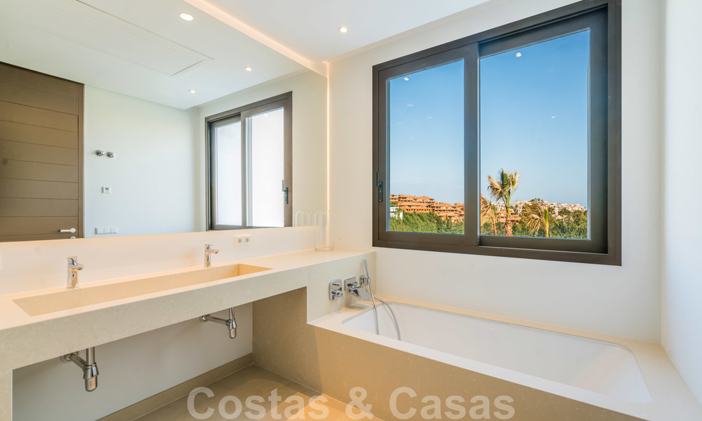 Ready to move in new, modern spacious luxury villa for sale, located directly on the golf course in Marbella - Benahavis 25918