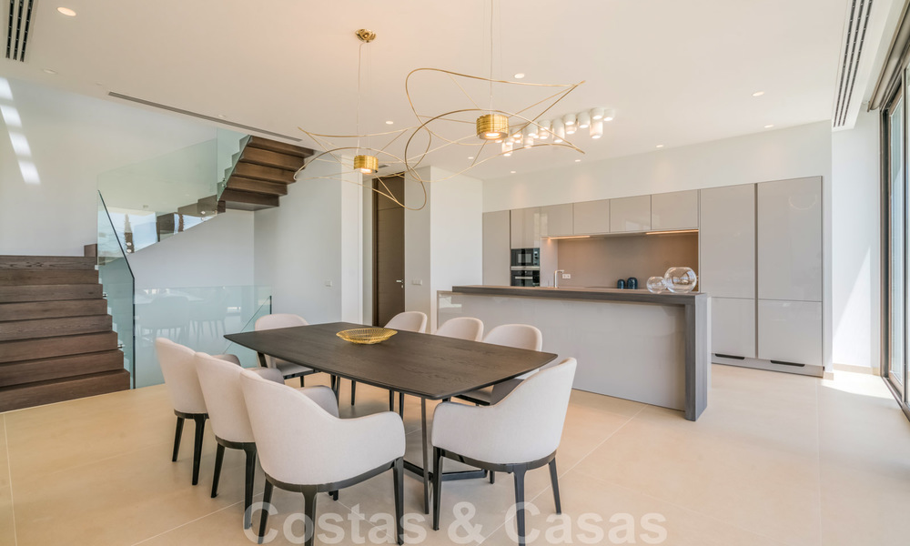 Ready to move in new, modern spacious luxury villa for sale, located directly on the golf course in Marbella - Benahavis 25925