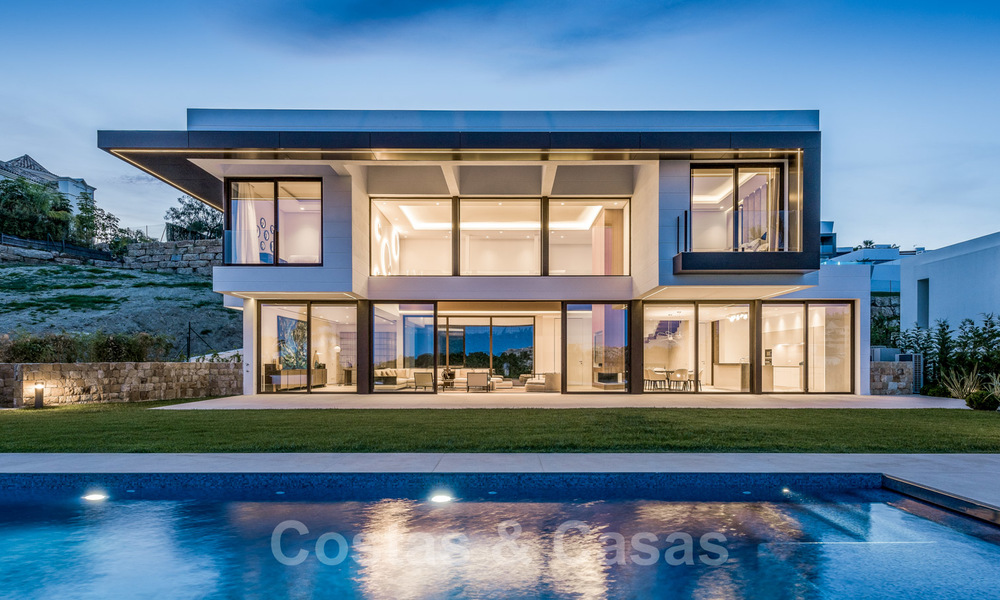 Ready to move in new, modern spacious luxury villa for sale, located directly on the golf course in Marbella - Benahavis 25928