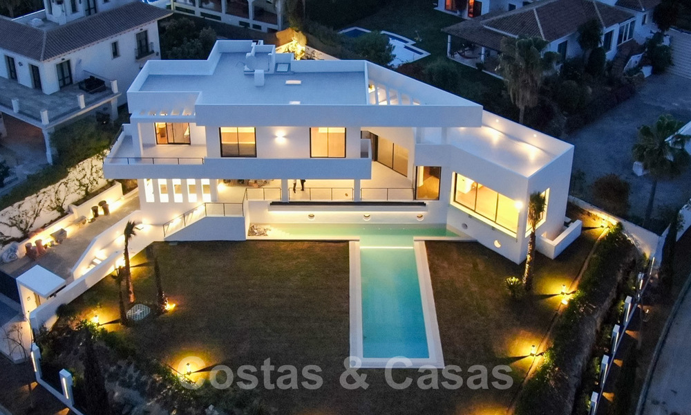 Modern villa with sea view for sale in Los Flamingos Golf in Marbella - Benahavis. Reduced in price. 25999
