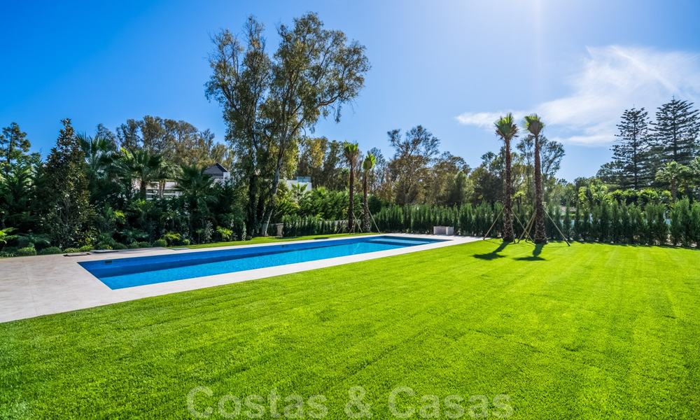 Move in ready, modern beachside villa for sale in the prestigious Guadalmina Baja in Marbella 26070