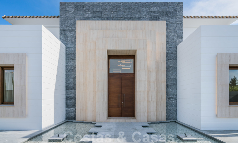 Move in ready, modern beachside villa for sale in the prestigious Guadalmina Baja in Marbella 26089