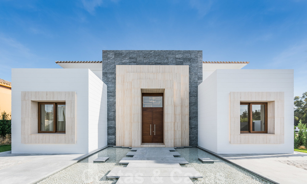 Move in ready, modern beachside villa for sale in the prestigious Guadalmina Baja in Marbella 26090
