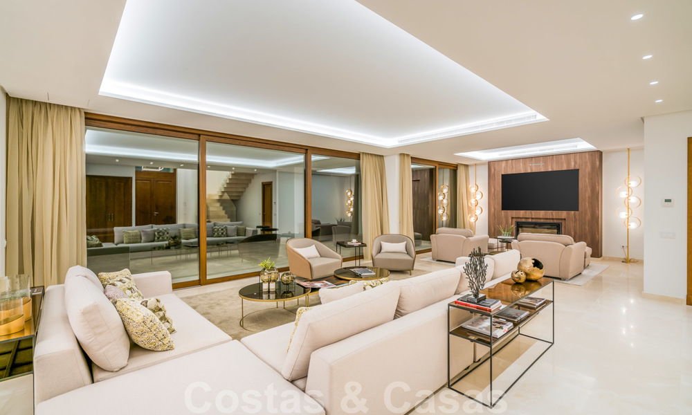 Move in ready, modern beachside villa for sale in the prestigious Guadalmina Baja in Marbella 26096