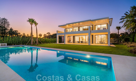 Move in ready, modern beachside villa for sale in the prestigious Guadalmina Baja in Marbella 26103