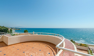 Penthouse apartment for sale, first line beach with panoramic sea view in Estepona 26177 