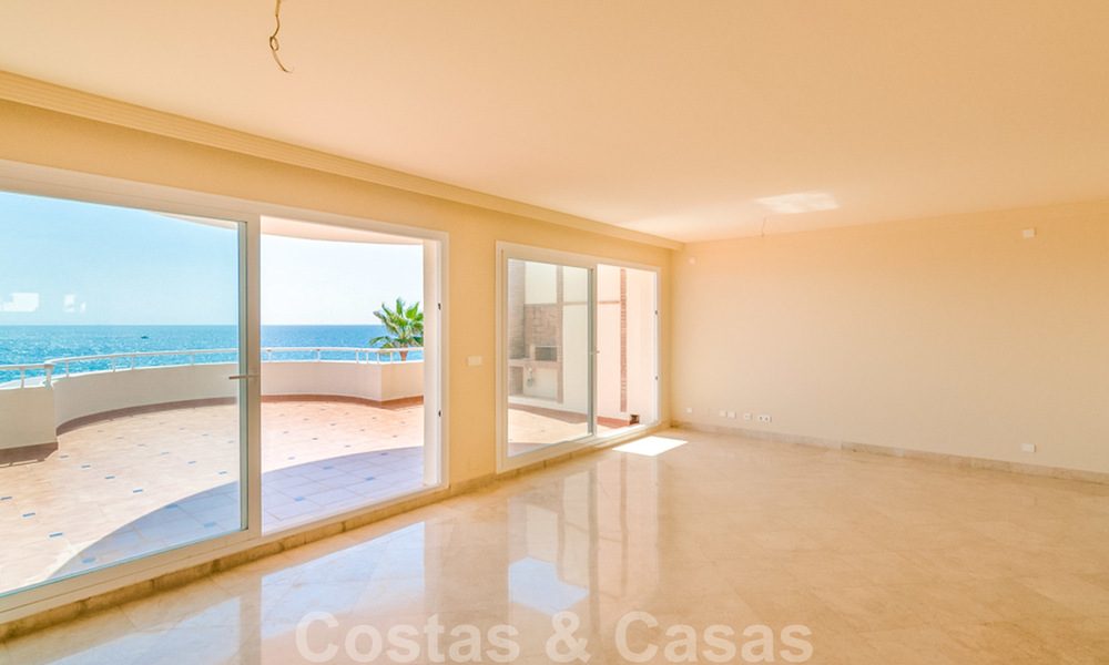 Penthouse apartment for sale, first line beach with panoramic sea view in Estepona 26191