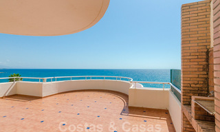 Penthouse apartment for sale, first line beach with panoramic sea view in Estepona 26192 
