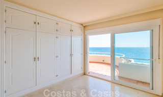 Penthouse apartment for sale, first line beach with panoramic sea view in Estepona 26194 