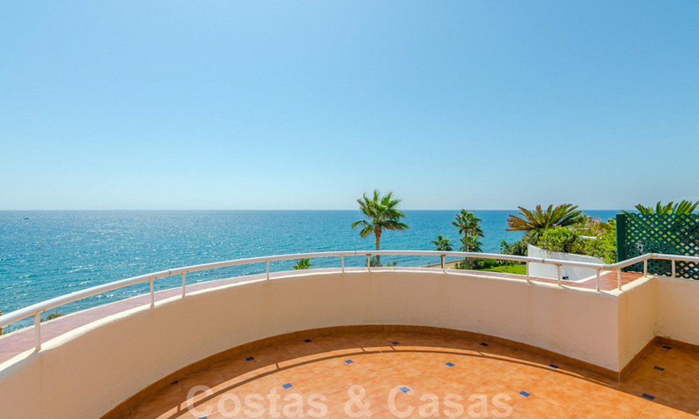 Penthouse apartment for sale, first line beach with panoramic sea view in Estepona 26195