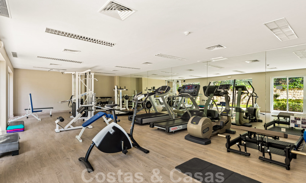 Renovated luxury apartment for sale, first line golf Las Brisas in Nueva Andalucia, Marbella 26573