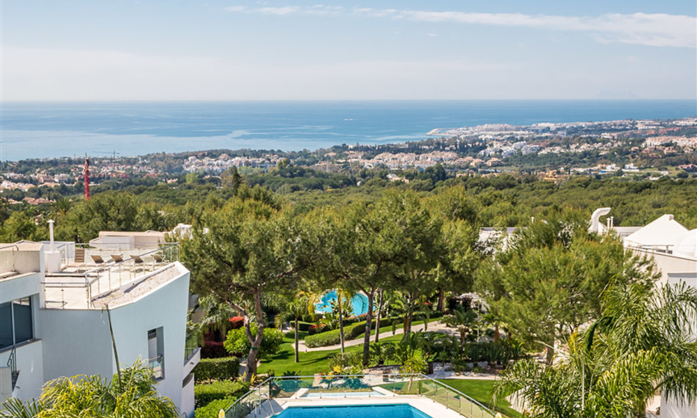 Modern semi-detached villa for sale in the exclusive Sierra Blanca, Marbella. The cheapest in the complex. 26476