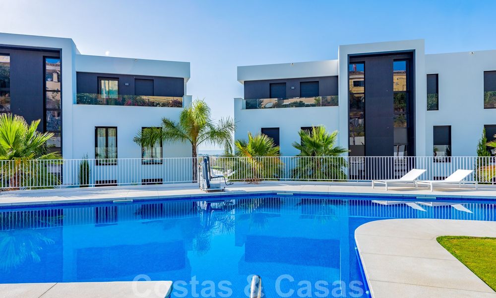 Greatly reduced in price. Spacious modern luxury apartment for sale with sea views and ready to move in, Nueva Andalucia, Marbella 26877