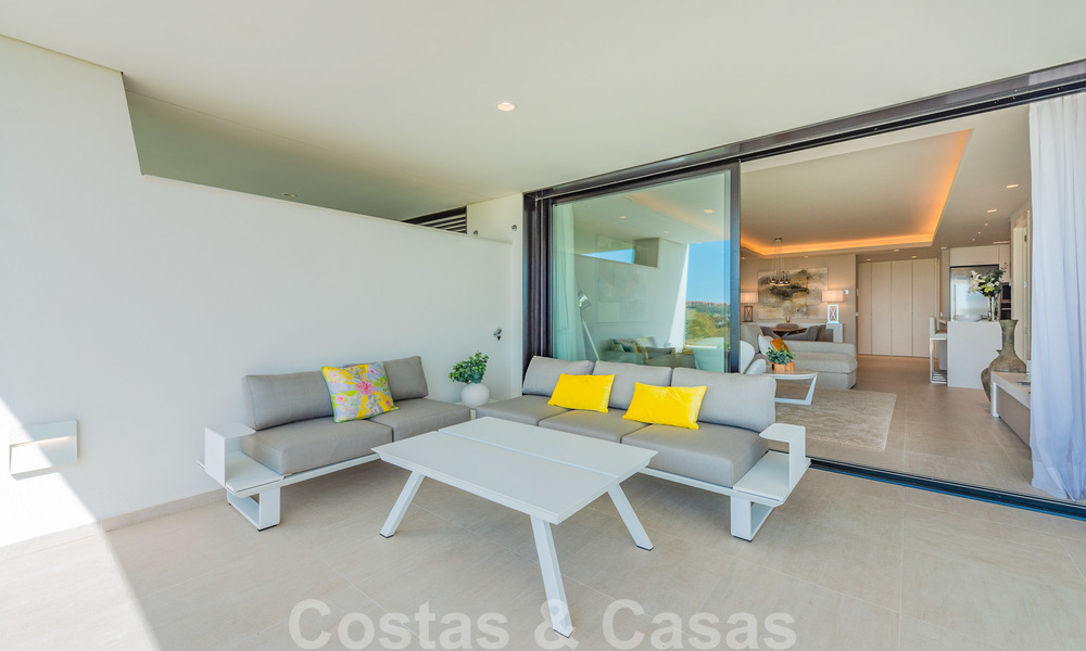 Greatly reduced in price. Spacious modern luxury apartment for sale with sea views and ready to move in, Nueva Andalucia, Marbella 26888