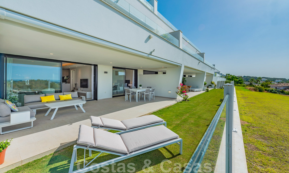 Greatly reduced in price. Spacious modern luxury apartment for sale with sea views and ready to move in, Nueva Andalucia, Marbella 26891