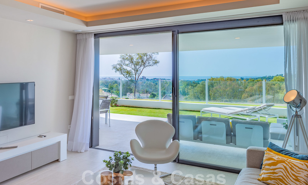 Greatly reduced in price. Spacious modern luxury apartment for sale with sea views and ready to move in, Nueva Andalucia, Marbella 26897