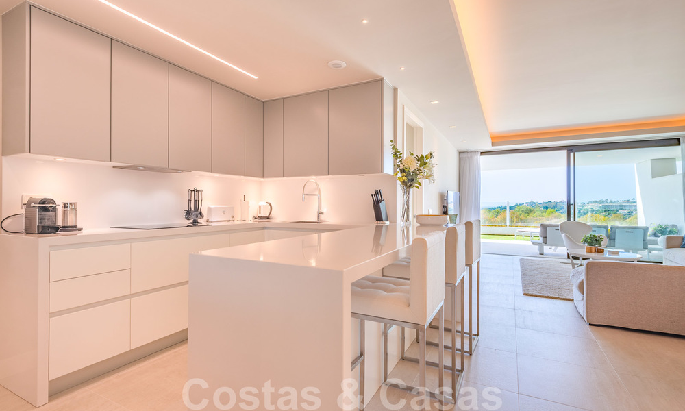 Greatly reduced in price. Spacious modern luxury apartment for sale with sea views and ready to move in, Nueva Andalucia, Marbella 26905