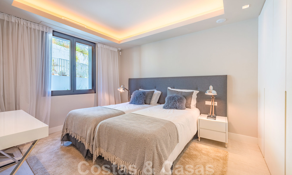 Greatly reduced in price. Spacious modern luxury apartment for sale with sea views and ready to move in, Nueva Andalucia, Marbella 26909
