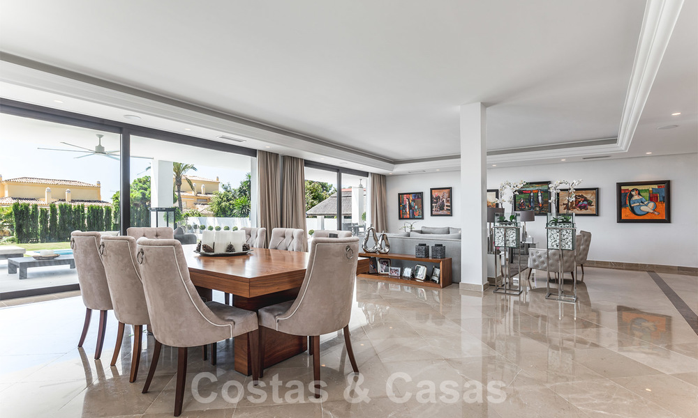 Renovated luxury villa for sale in a modern Mediterranean style in the exclusive Cascada de Camojan on the Golden Mile in Marbella 27052