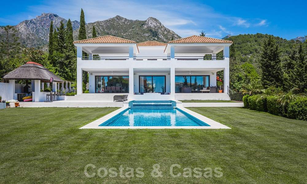 Renovated luxury villa for sale in a modern Mediterranean style in the exclusive Cascada de Camojan on the Golden Mile in Marbella 27062