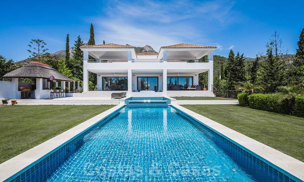 Renovated luxury villa for sale in a modern Mediterranean style in the exclusive Cascada de Camojan on the Golden Mile in Marbella 27064