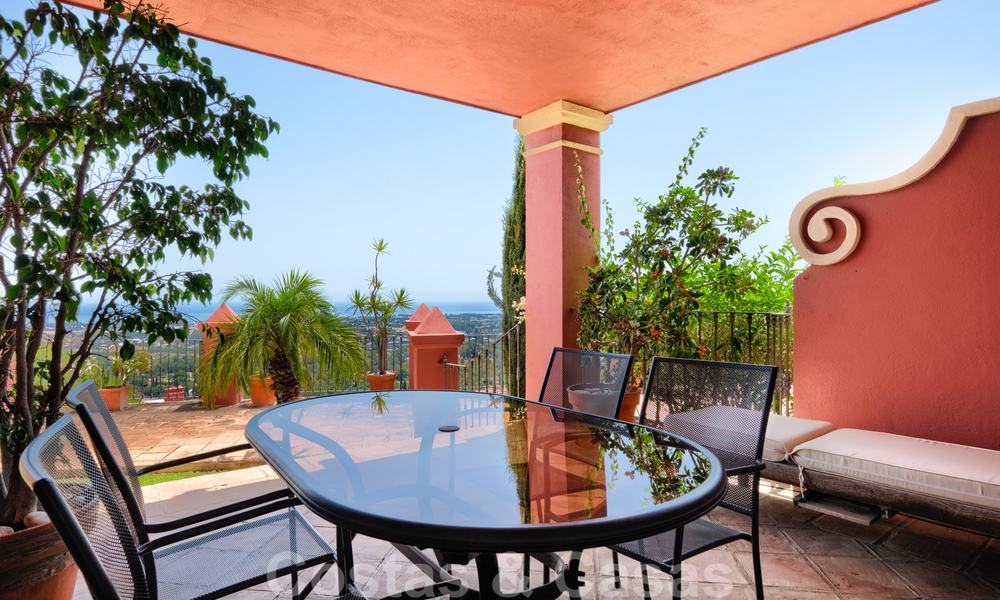 Spacious apartment with a large terrace and private garden with panoramic views of the coast and the sea in Benahavis - Marbella 27117