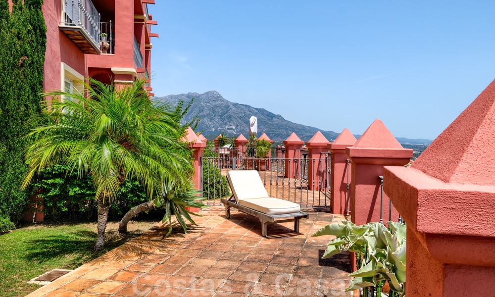 Spacious apartment with a large terrace and private garden with panoramic views of the coast and the sea in Benahavis - Marbella 27123