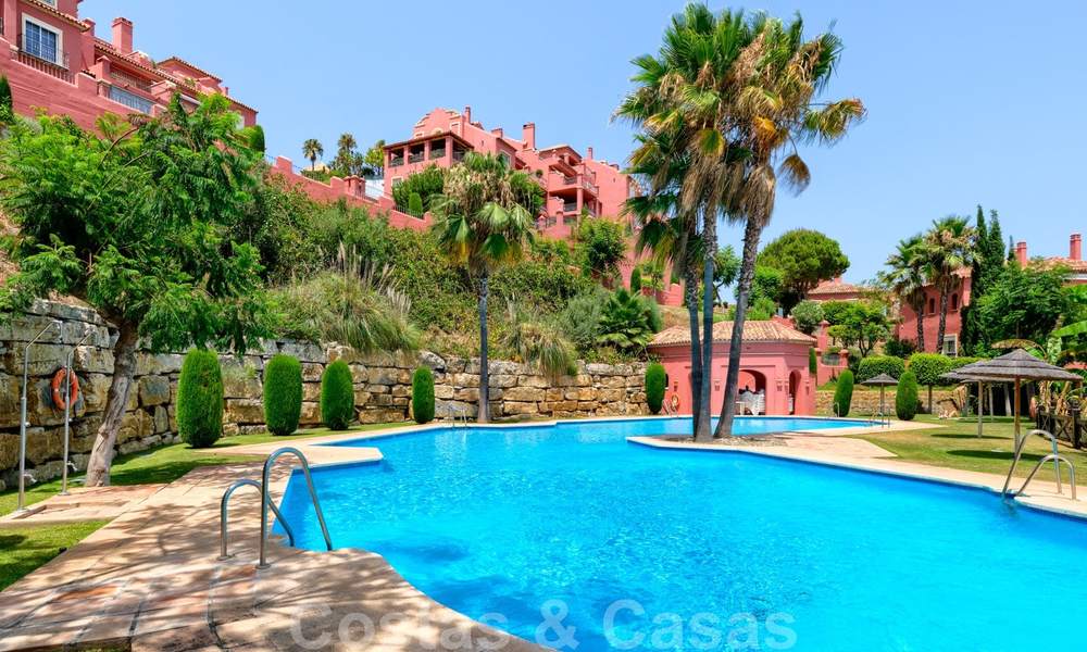 Spacious apartment with a large terrace and private garden with panoramic views of the coast and the sea in Benahavis - Marbella 27128