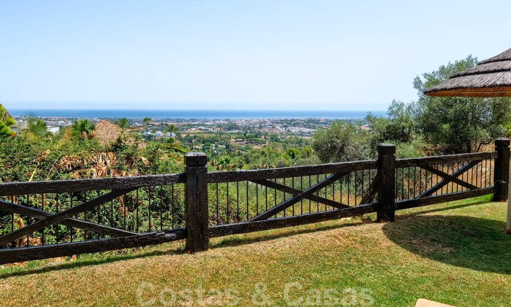 Ready to move into, spacious apartment with panoramic views of the coast and the Mediterranean Sea in Benahavis - Marbella 27134