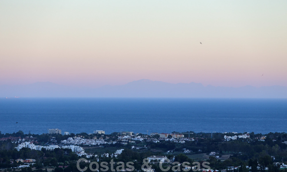 Ready to move into, spacious apartment with panoramic views of the coast and the Mediterranean Sea in Benahavis - Marbella 27337