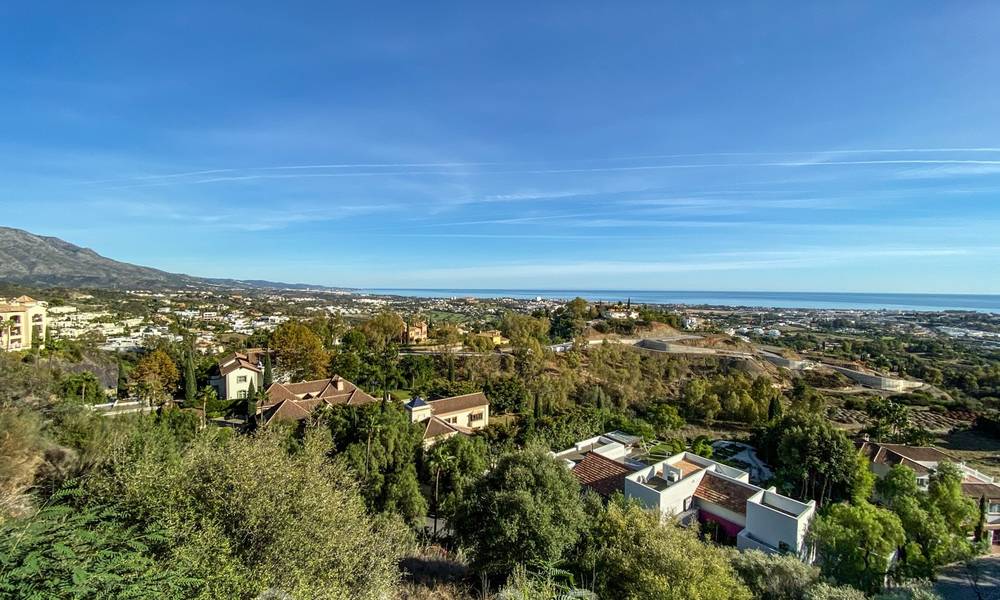 Ready to move into, spacious apartment with panoramic views of the coast and the Mediterranean Sea in Benahavis - Marbella 27338