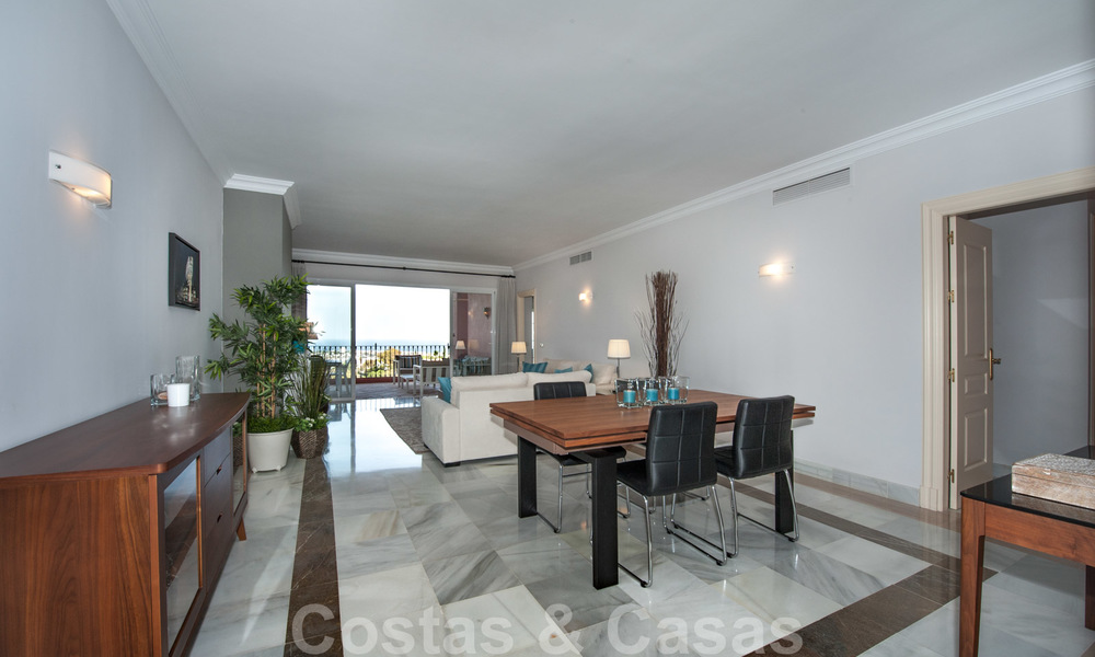 Ready to move into, spacious apartment with panoramic views of the coast and the Mediterranean Sea in Benahavis - Marbella 27348