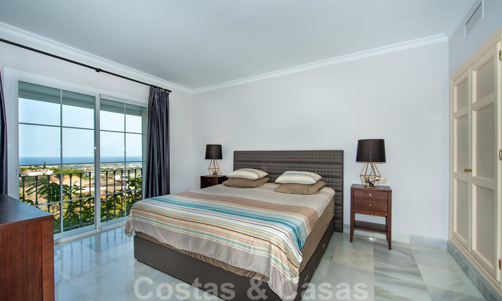 Ready to move into, spacious apartment with panoramic views of the coast and the Mediterranean Sea in Benahavis - Marbella 27353