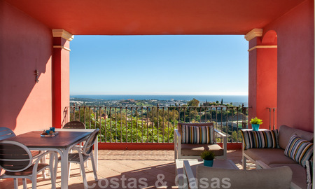 Ready to move into, spacious apartment with panoramic views of the coast and the Mediterranean Sea in Benahavis - Marbella 31021