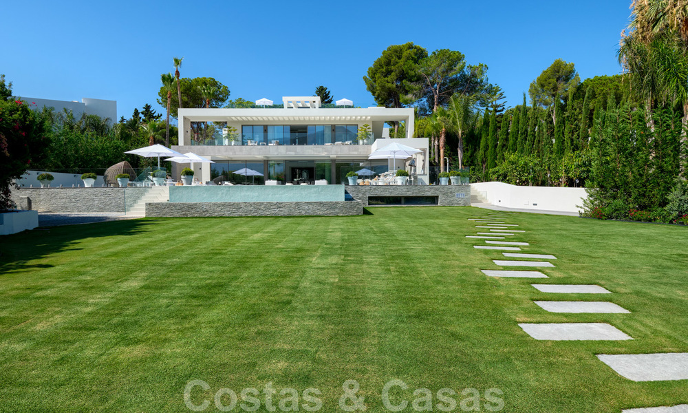 Exclusive new modern villa for sale, directly on the Las Brisas golf course in the Golf Valley of Nueva Andalucia, Marbella 27436