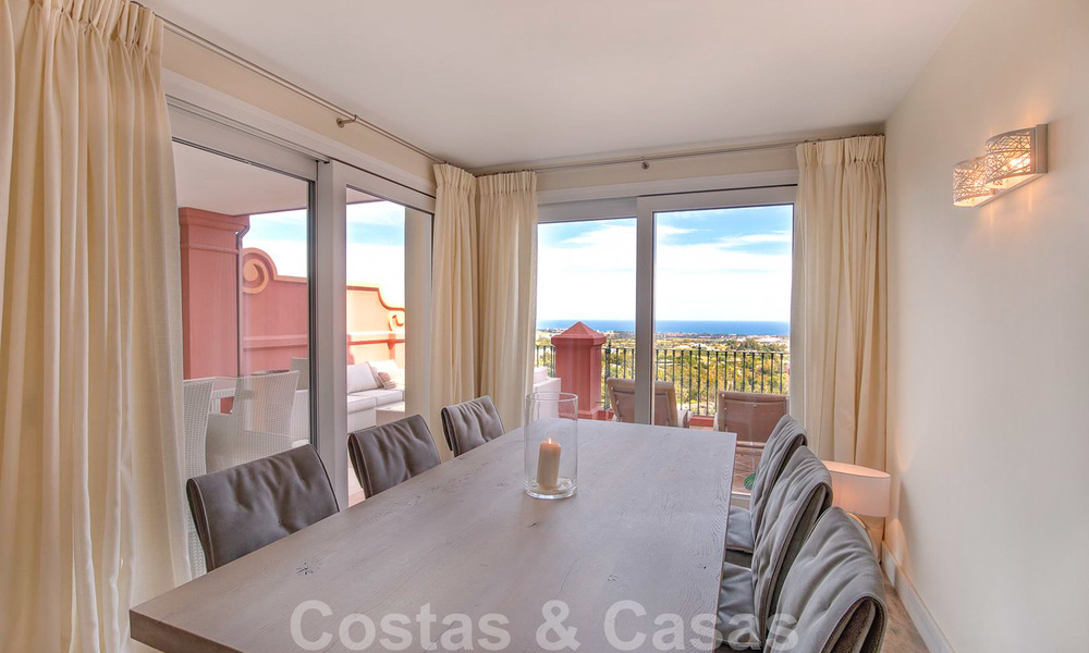 Luxury penthouse apartment with panoramic views over the entire coast for sale, close to amenities and golf, Benahavis - Marbella 27506