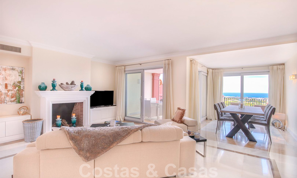 Luxury penthouse apartment with panoramic views over the entire coast for sale, close to amenities and golf, Benahavis - Marbella 27507