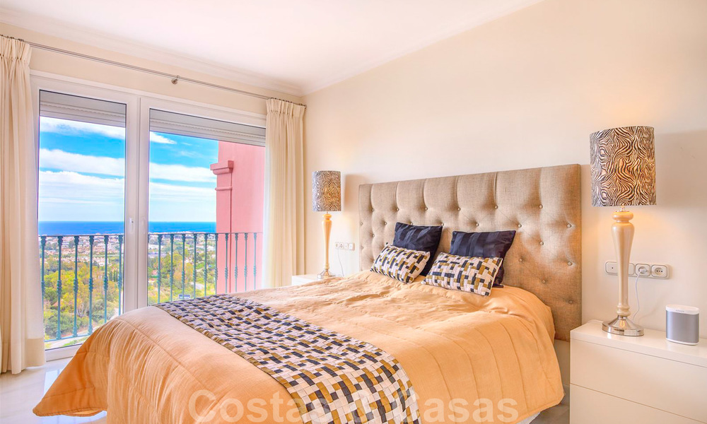 Luxury penthouse apartment with panoramic views over the entire coast for sale, close to amenities and golf, Benahavis - Marbella 27515