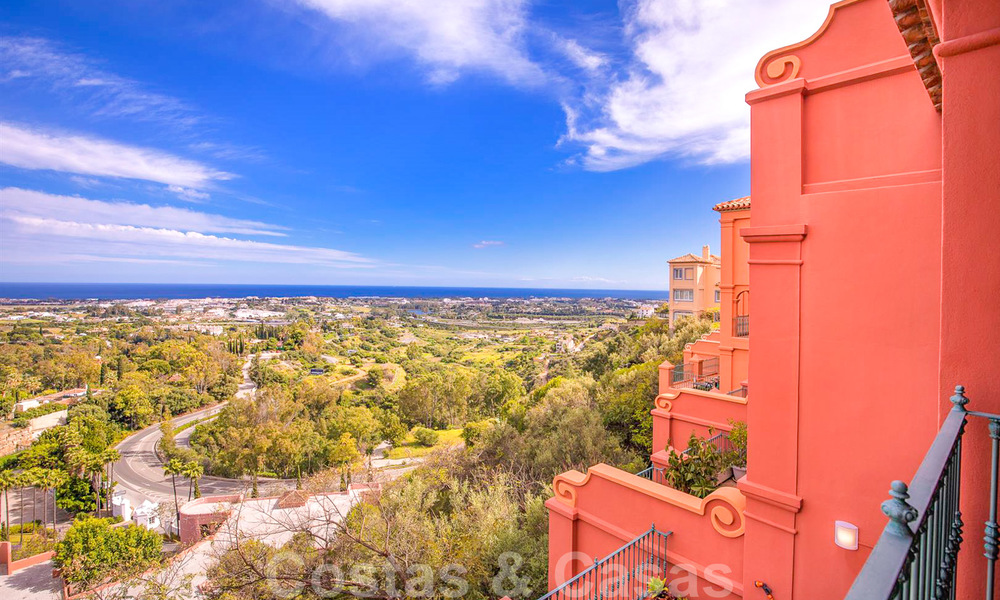 Luxury penthouse apartment with panoramic views over the entire coast for sale, close to amenities and golf, Benahavis - Marbella 27520