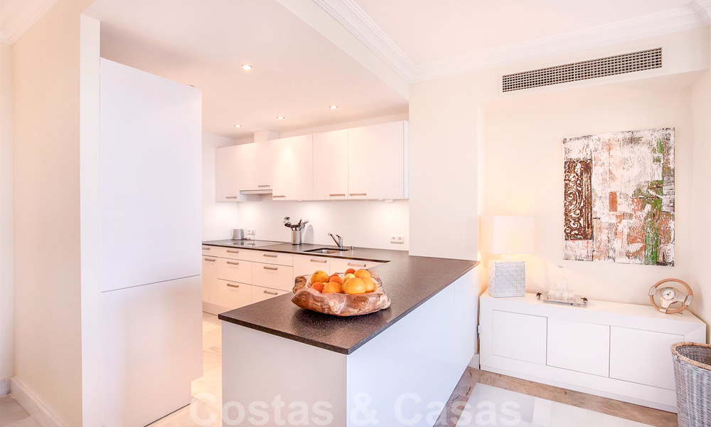Luxury penthouse apartment with panoramic views over the entire coast for sale, close to amenities and golf, Benahavis - Marbella 27524