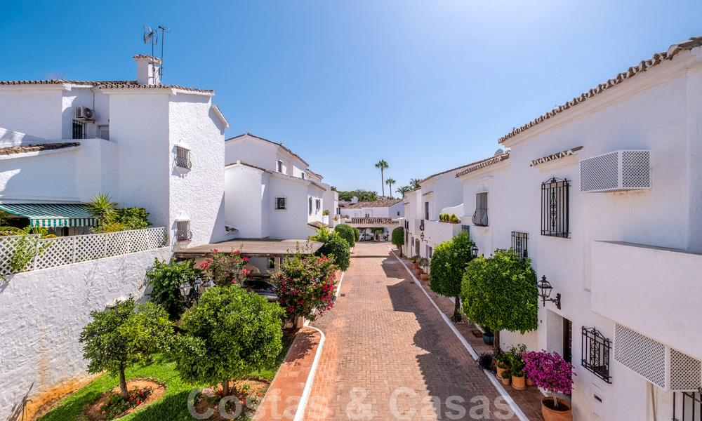 Beautifully renovated property with 4 bedrooms within walking distance to local amenities and Puerto Banus in Marbella 27606