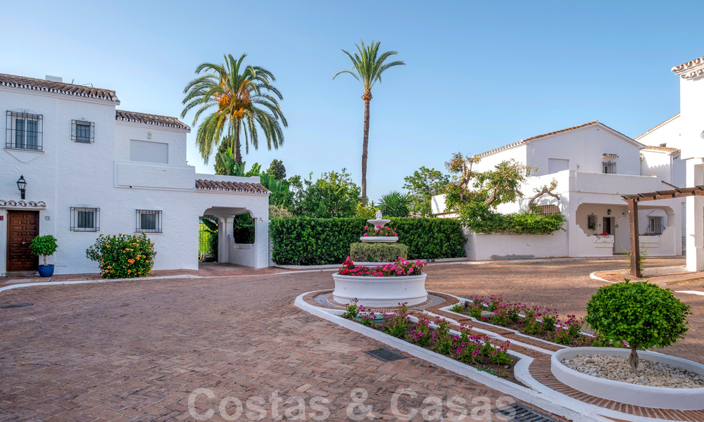 Beautifully renovated property with 4 bedrooms within walking distance to local amenities and Puerto Banus in Marbella 27608