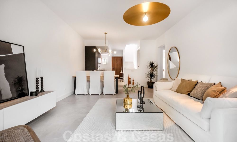 Beautifully renovated property with 4 bedrooms within walking distance to local amenities and Puerto Banus in Marbella 27638