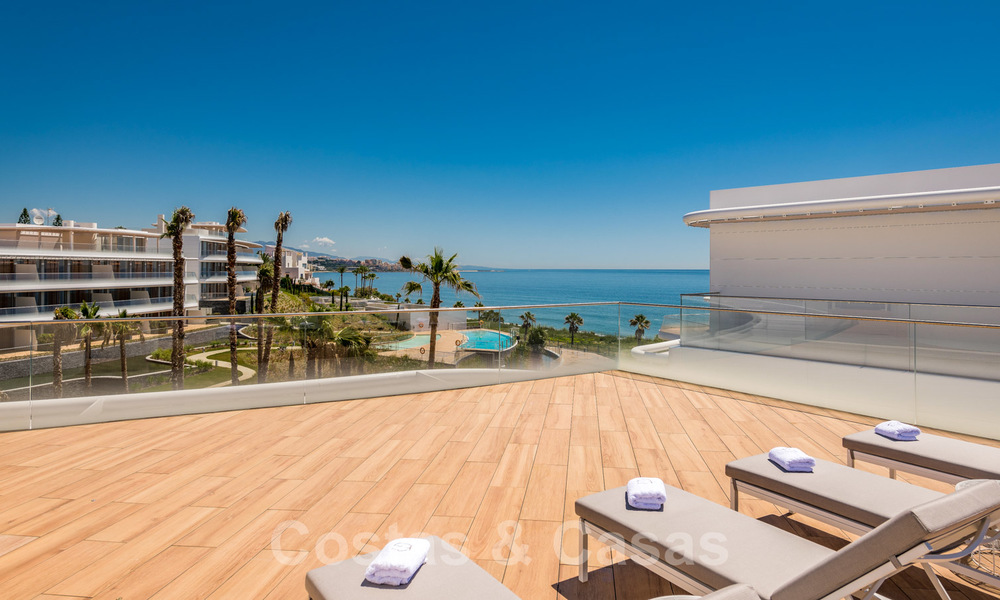 Spectacular modern luxury beachfront penthouses for sale in Estepona, Costa del Sol. Ready to move in. Promotion! 27781