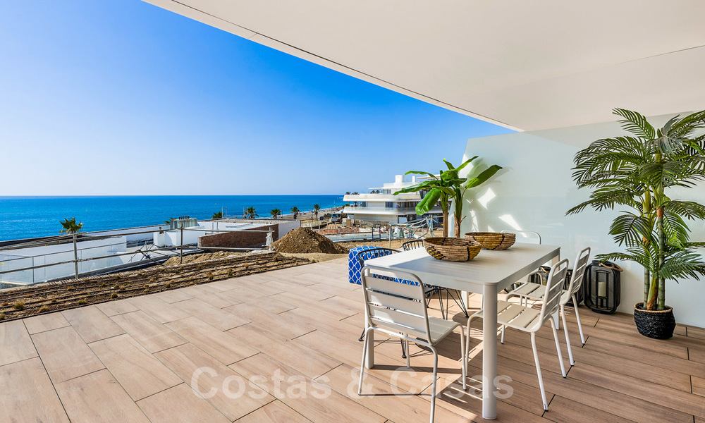 Spectacular modern luxury frontline beach apartments for sale in Estepona, Costa del Sol. Ready to move in. 27842