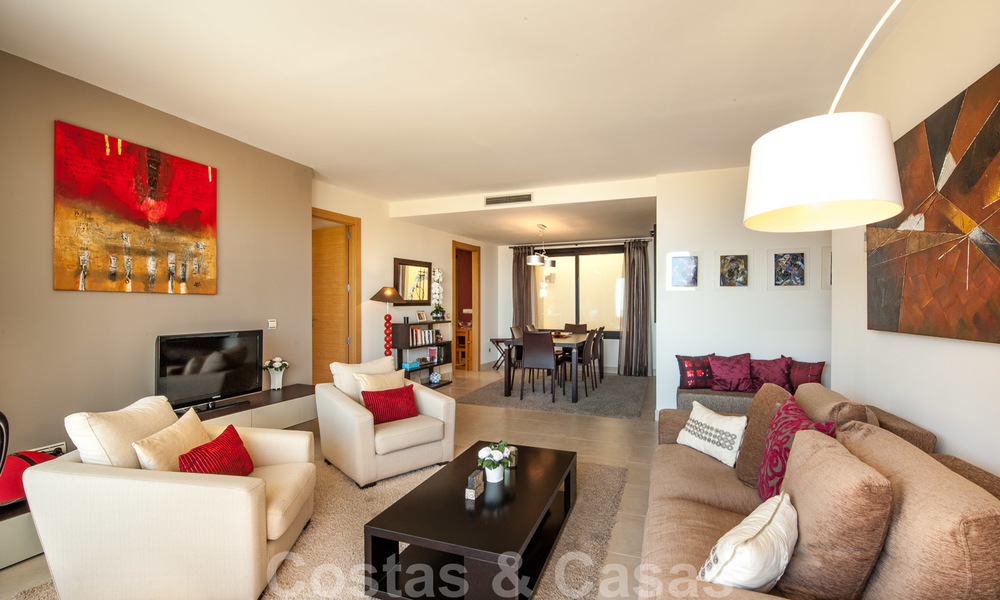 Timeless modern apartment for sale in Marbella with sea view 27967