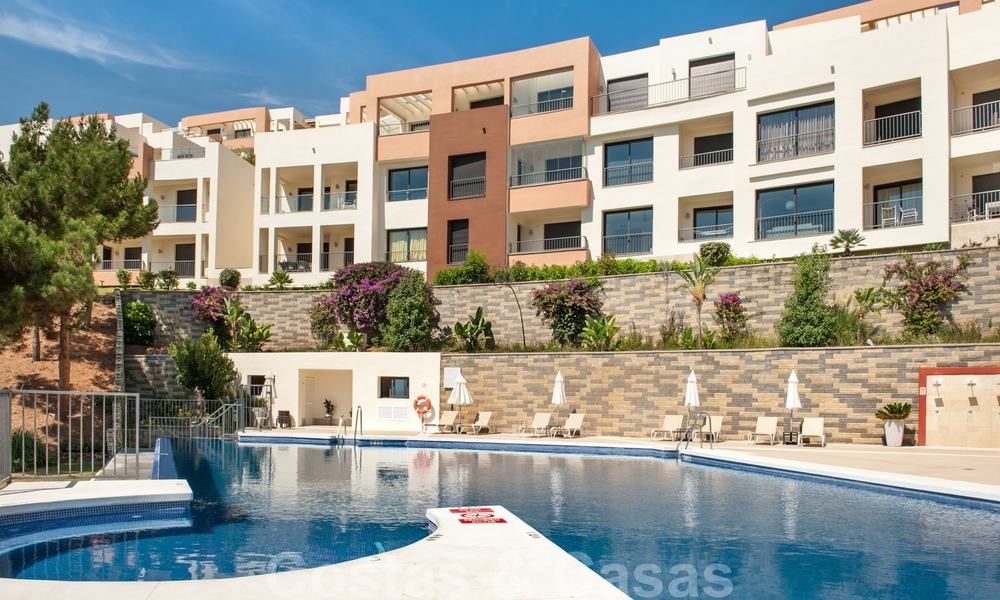 Timeless modern apartment for sale in Marbella with sea view 27978